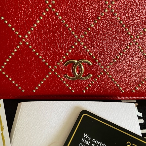 New Chanel 19p Red Woc Crossbody GHW Wallet Clutch - Picture 6 of 10